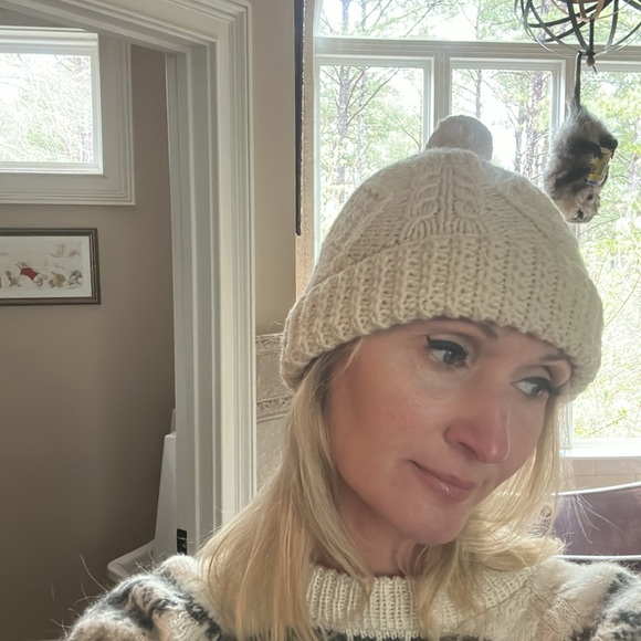 The Irish Corner 100% Wool Beanie with Pom GUC Cream Vintage - Picture 3 of 3